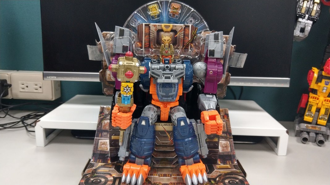 SDCC 2018   Throne Of The Primes In Hand Gallery Of Exclusive Optimal Optimus Redeco 09 (9 of 14)